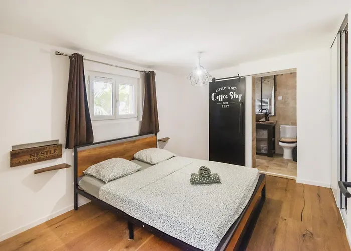 Tilou Location - Giens - Proche Des Plages Et Du Villages *